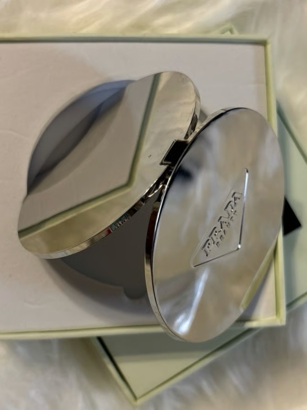 Prada GWP Beauty Silver Compact Mirror NIB - Picture 2 of 4